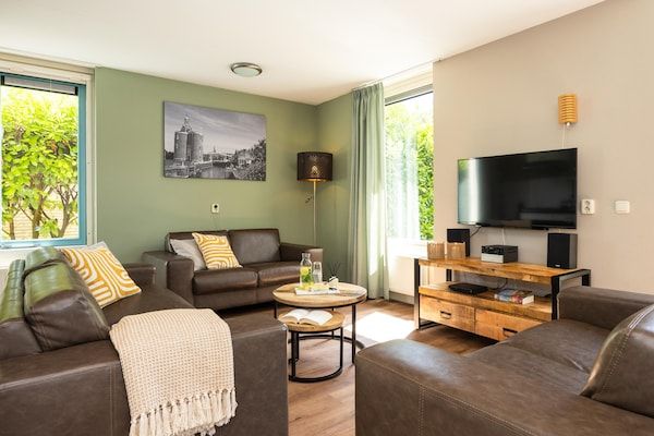 Woonkamer - Groepswoning in Andijk met tuinkamer in Andijk (2)