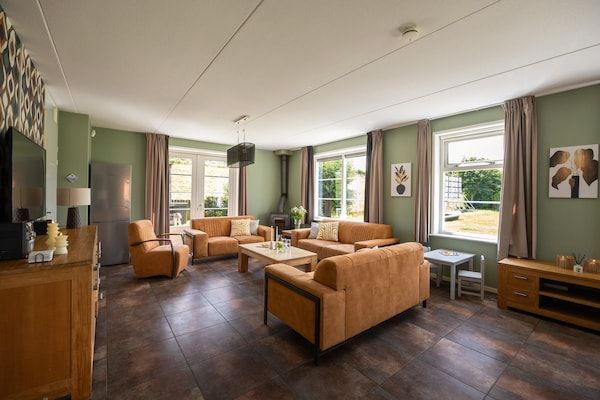 Woonkamer - Groepswoning in Andijk met hottub in Andijk (2)