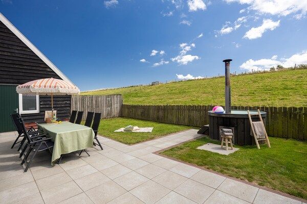 Terras - Luxe vakantiehuis voor 15 personen met jacuzzi in Andijk (5)