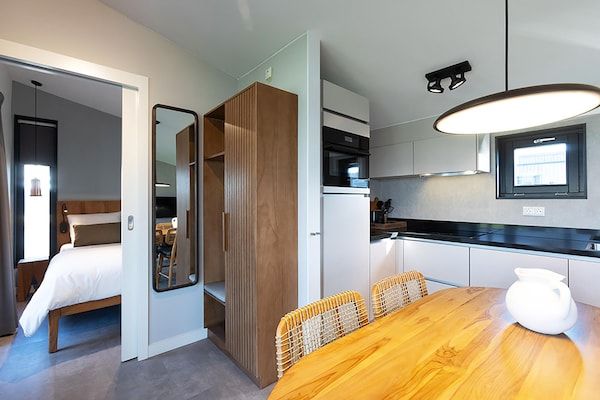 Keuken - Waterfront Retreat, Friesland in Delfstrahuizen (4)