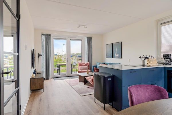 Keuken - Vakantiehuis in Medemblik met eigen aanlegsteiger in PS Opperdoes (5)