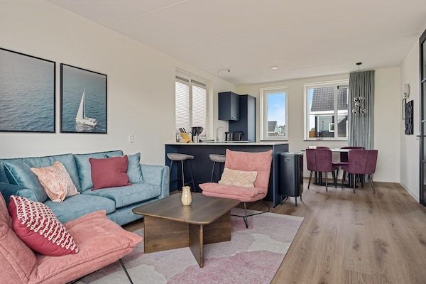 Woonkamer - Vakantiehuis in Medemblik bij Kasteel Radboud in PS Opperdoes (2)