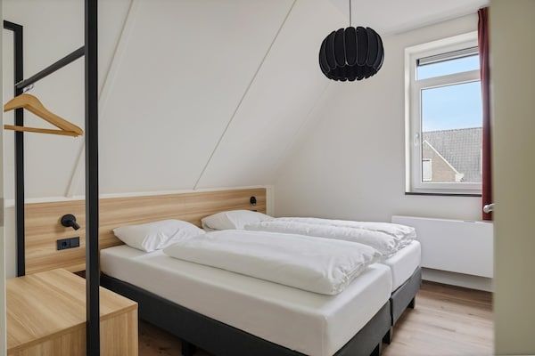Slaapkamer - Vakantiehuis in Medemblik bij Kasteel Radboud in PS Opperdoes (4)