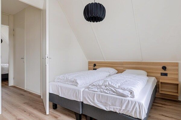 Slaapkamer - Vakantiehuis in Medemblik bij IJsselmeer in PS Opperdoes (4)