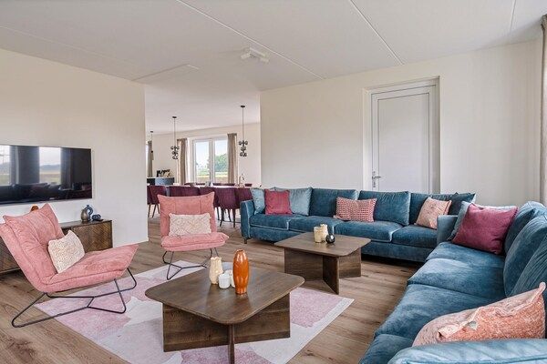 Woonkamer - Vakantiehuis in Medemblik bij IJsselmeer in PS Opperdoes (1)