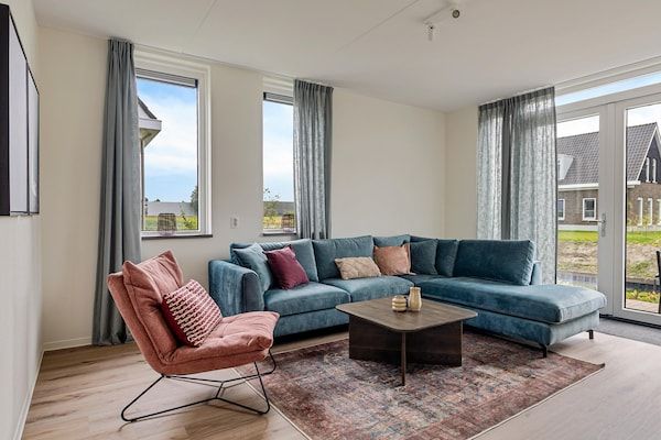 Woonkamer - Vakantiehuis in Medemblik aan IJsselmeer in PS Opperdoes (2)