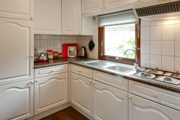 Keuken - Chalet in Stegeren met gebruik Zwembad en Tuin in Ommen- Stegeren (2)