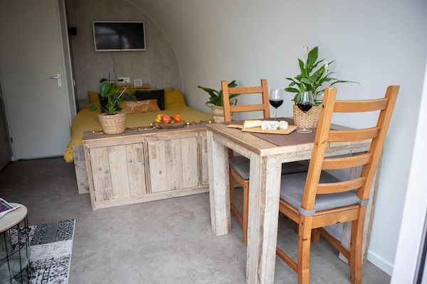 Eetkamer - Leuke Tiny Home gelegen naast een eigen voedselbos in Oirschot (3)