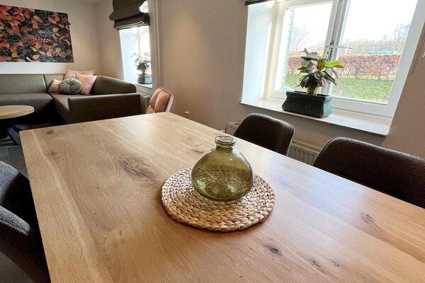 Eetkamer - Vakantiehuis in Voerendaal met terras in Voerendaal (3)