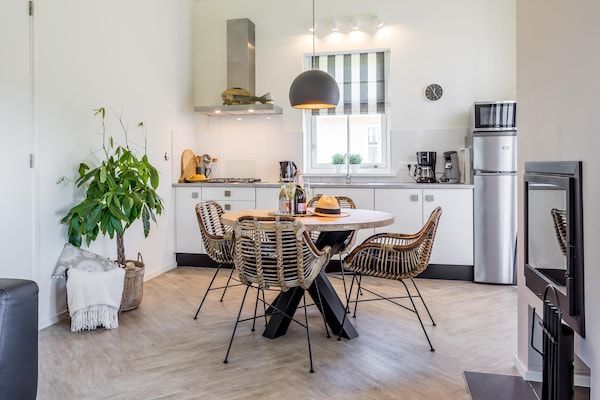 Eetkamer - Bungalow bij kust en bos in Noordwijk (3)