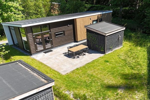 Buitenkant - Luxe vakantiewoning omringd door water en bos in Sint Nicolaasga (5)