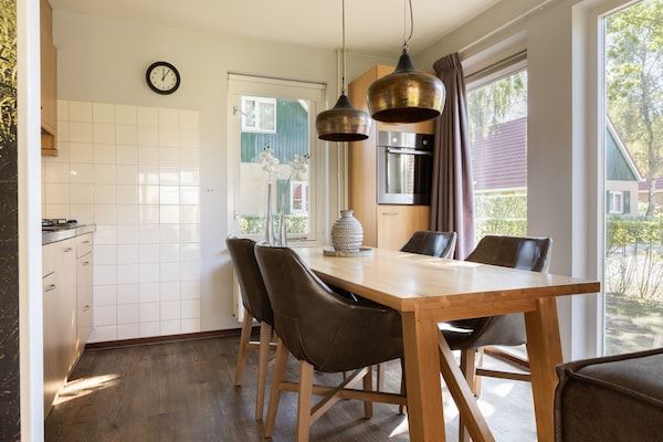 Keuken - Weelderige bungalow met privé-bubbelbad in Diessen-Baarschot (3)
