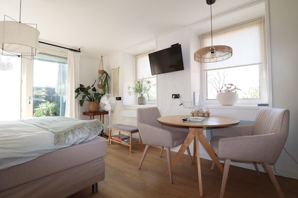 Eetkamer - Prachtig vormgegeven appartement in Betgummole (3)