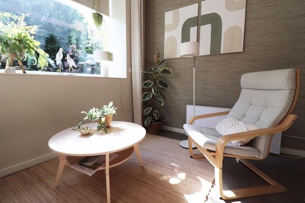 Woonkamer - Modern gestyled studio appartement in Betgummole (3)