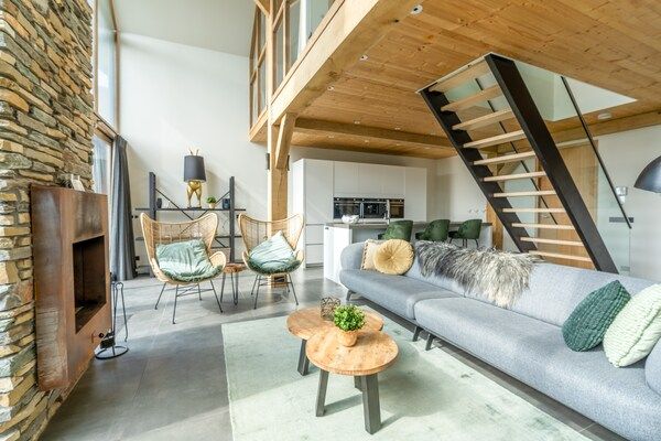 Woonkamer - Stijlvol overnachten met hottub & sfeerhaard. in De Koog (3)