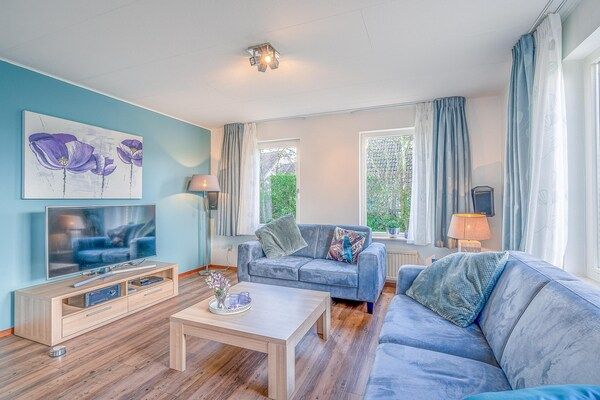 Woonkamer - Sfeervolle villa met stoomcabine en bubbelbad in De Koog (4)