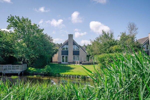 Buitenkant - Sfeervolle villa met stoomcabine en bubbelbad in De Koog (2)