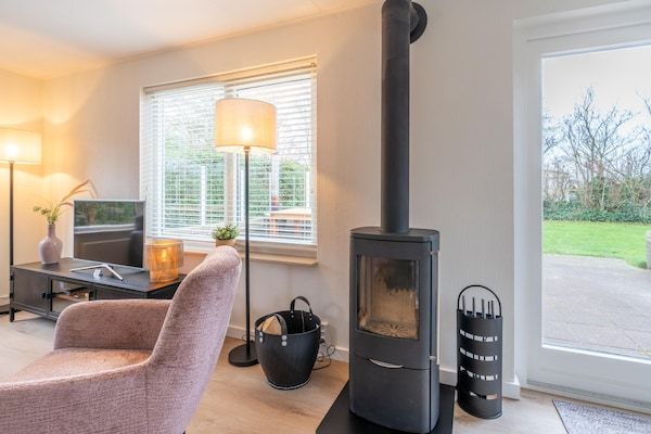 Woonkamer - Sfeervolle villa nabij zee en bos in De Koog (4)