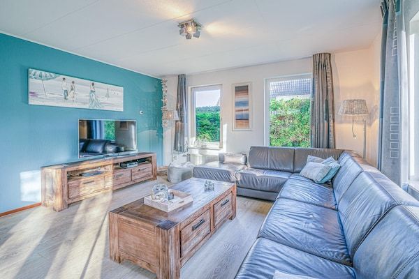 Woonkamer - Sfeervolle villa nabij zee en bos in De Koog (3)