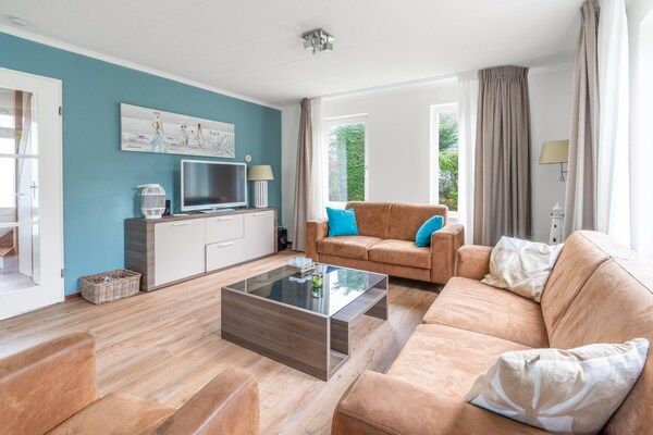 Woonkamer - Sfeervolle villa nabij zee en bos in De Koog (2)