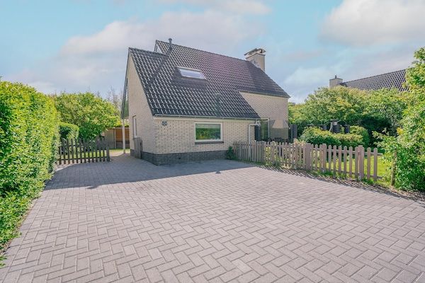 Buitenkant - Sfeervolle villa met sauna bij De Koog in De Koog (2)