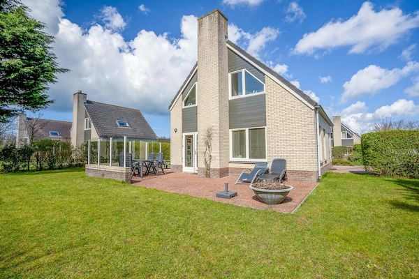 Buitenkant - Sfeervolle villa nabij zee en bos met sauna in De Koog (1)