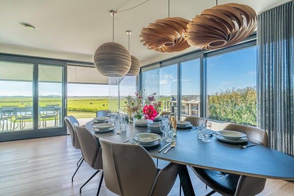 Eetkamer - Moderne, luxe en duurzame natuurvilla in De Waal (3)