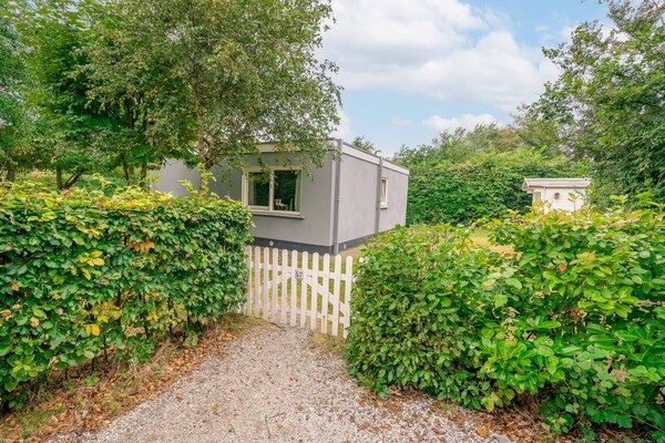 Buitenkant - Gezellige vrijstaande bungalow voor 4 personen. in De Koog (2)