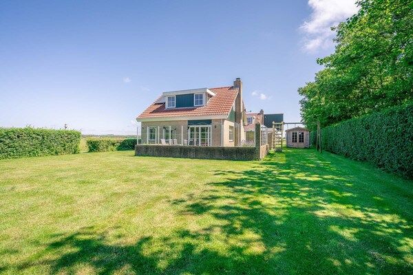 Buitenkant - Sfeervol 5 persoons vakantiehuis met weids uitzicht in De Koog (2)