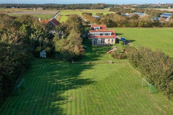 Buitenkant - Sfeervol ingericht vakantiehuis in De Koog (2)