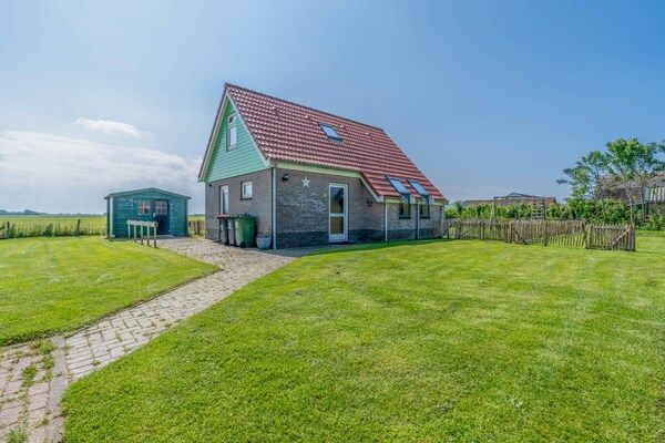 Buitenkant - Vrijstaande vakantiewoning met landelijk uitzicht in De Cocksdorp (1)