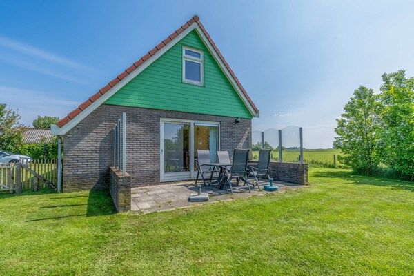 Buitenkant - Vrijstaande vakantiewoning met landelijk uitzicht in De Cocksdorp (2)