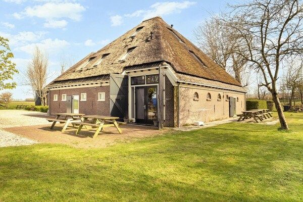 Buitenkant - Balkenhoeve boerderij voor 22 personen in Schagen (1)