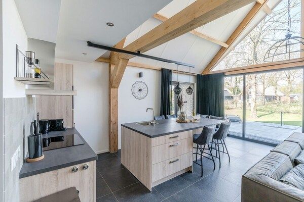Keuken - Rietgedekte bungalow met privéterras in Baarle-nassau (3)