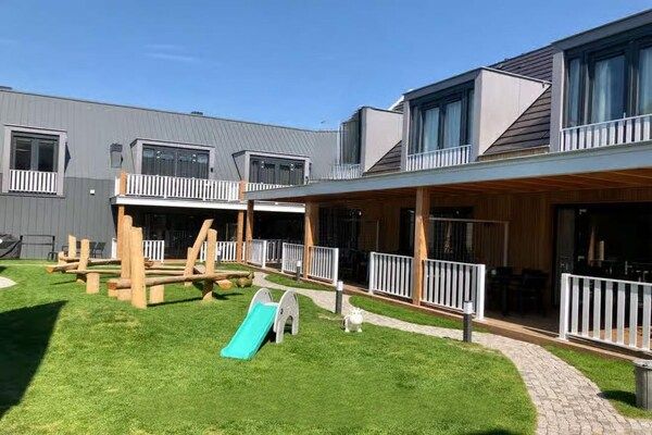 Buitenkant - Ruime lodge met veranda in Zoutelande in Zoutelande (1)