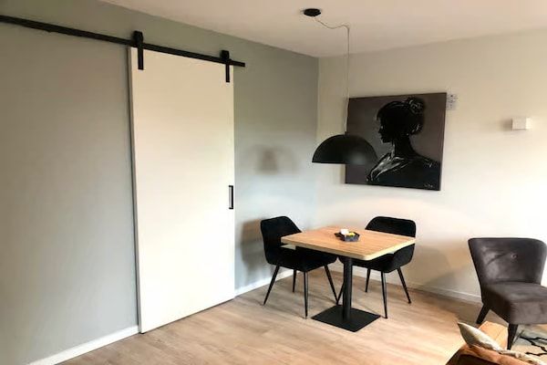 Eetkamer - Lodge met prachtig uitzicht op de kerk in Zoutelande (3)