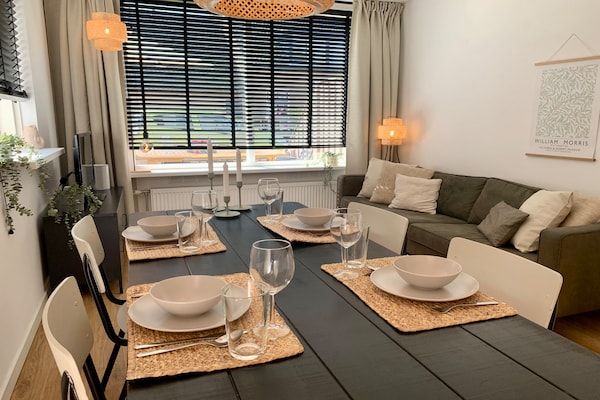 Eetkamer - Vakantiehuis in Petten vlakbij het strand in Sint Maartenszee (2)
