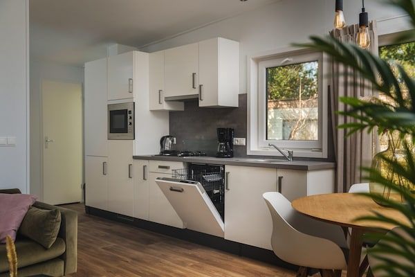 Keuken - Schilderachtige lodge aan de rivier met bubbelbad in Zuna (4)