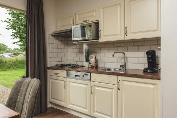 Keuken - Heiligdom met gedeelde weidetuinen in Zuna (4)