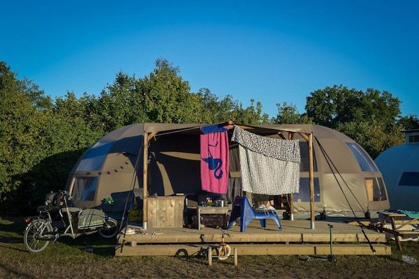 Buitenkant - Uniek verblijf in de rivierkoepel met bubbelbad in Zuna (1)