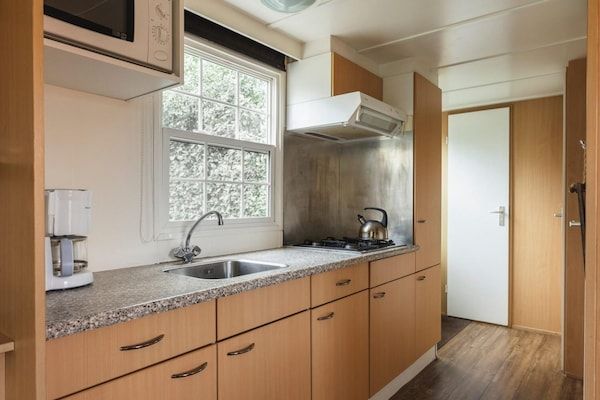 Keuken - Bungalow met uitzicht op de rivier in Zuna (3)
