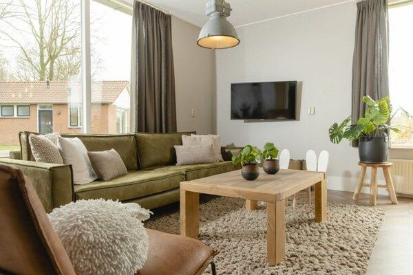 Woonkamer - Wellnesswoning met bubbelbad in Zuna (2)