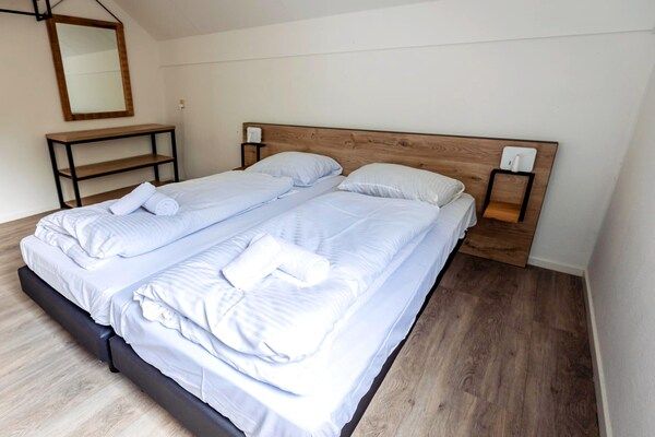 Slaapkamer - Rustige bosvakantie voor gezinnen in Ewijk (5)