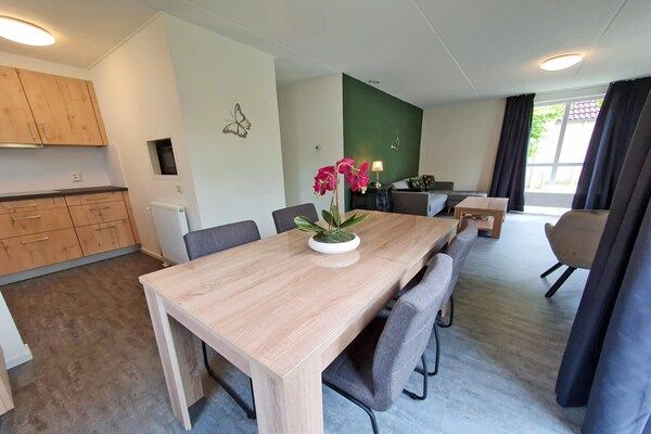 Eetkamer - Lichte en moderne bungalow in Ejwik in Ewijk (4)