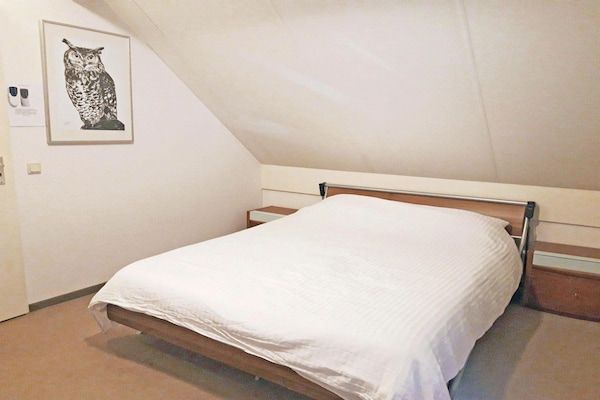 Slaapkamer - Rustplek met omheinde tuin in Ewijk (5)