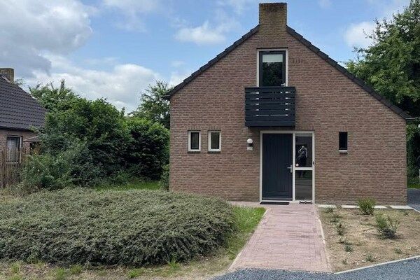 Buitenkant - Bosretraite met zonneoplader in Ewijk (1)