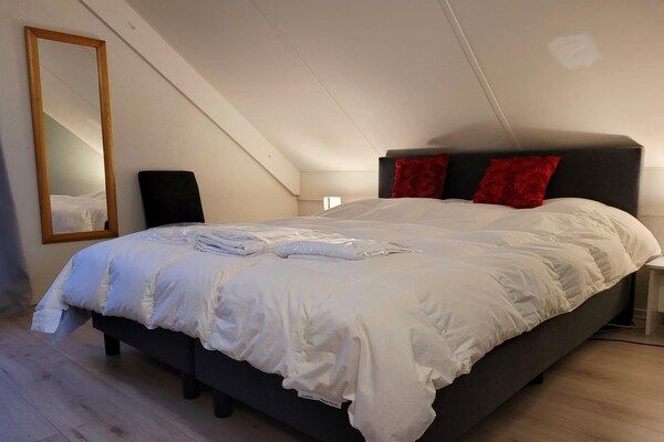 Slaapkamer - Rustige bungalow nabij bosrand in Ewijk (5)