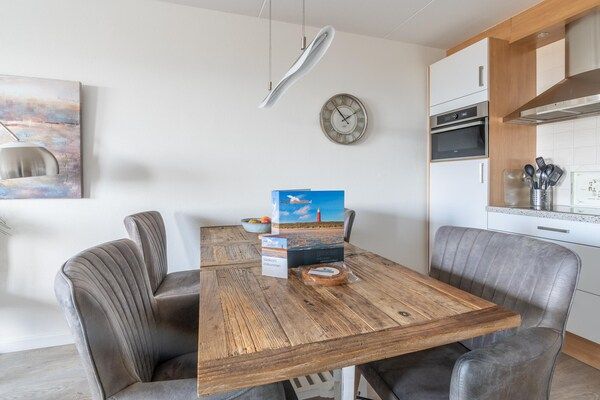 Eetkamer - 2 Persoons appartement met zeezicht in De Koog (5)