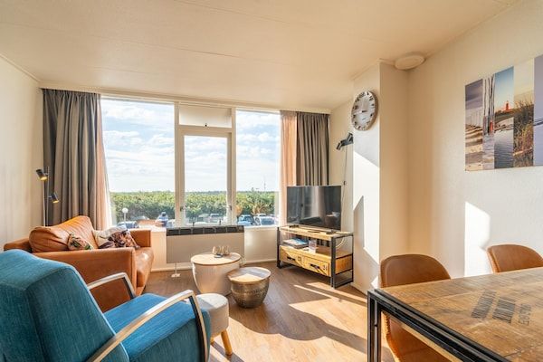 Woonkamer - 2 Persoons appartement met eilandzicht in De Koog (2)