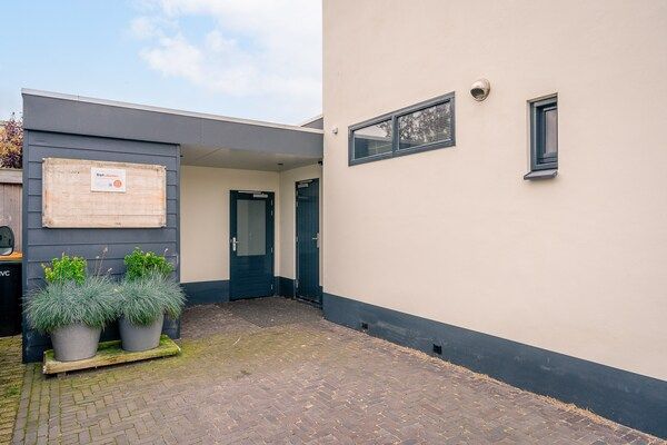 Terras - Sfeervolle 2-persoons vakantiewoning aan de Brink in De Koog in De Koog (1)